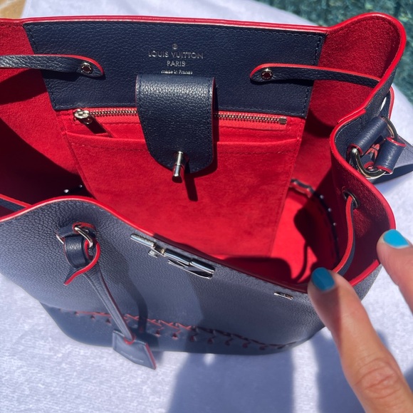 Louis Vuitton Lockme Braided Bucket Bag - Picture 15 of 17